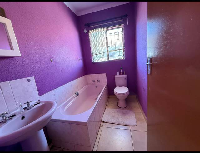 3 BEDROOM HOUSE FOR SALE IN TLHABANE WEST